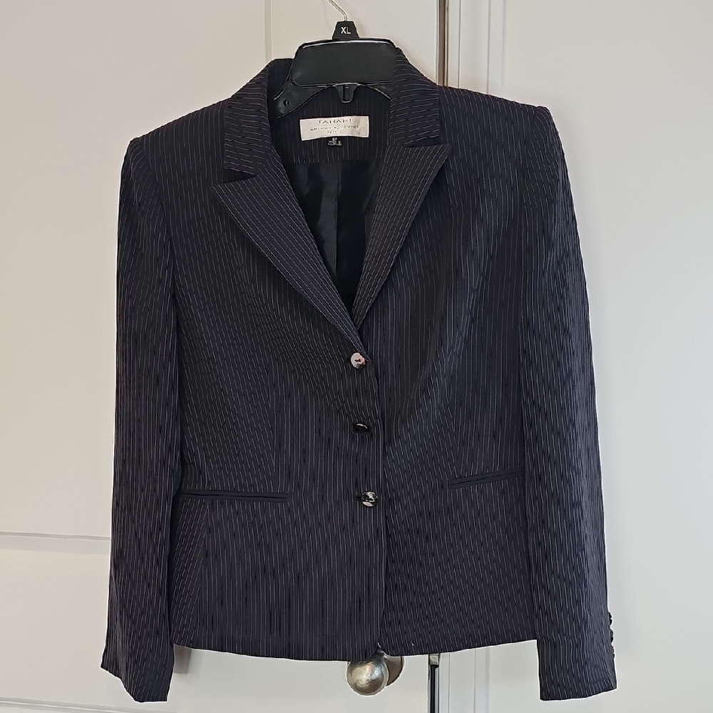 Tahari Women's Black Pinstripe Blazer Size 8P